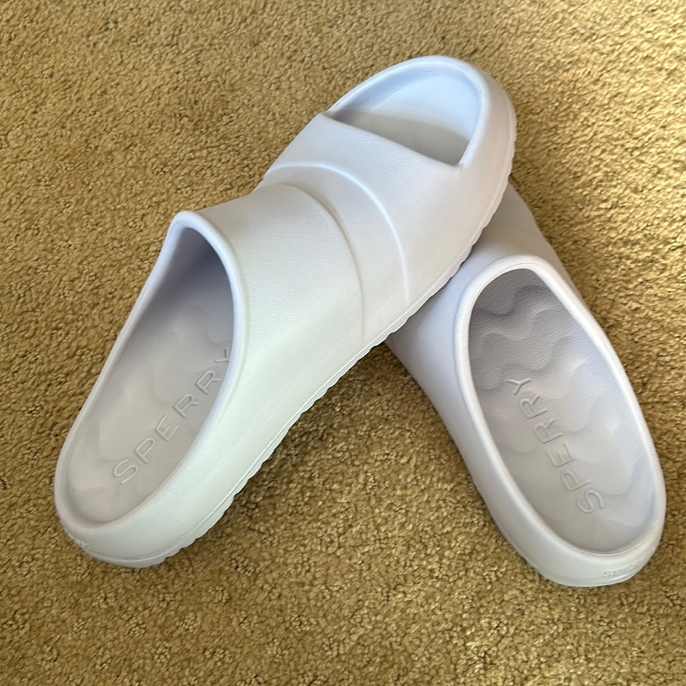 New in box Sperry Float slide in lilac 11m